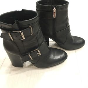 SOLD!! Vince Camuto black leather block heels
